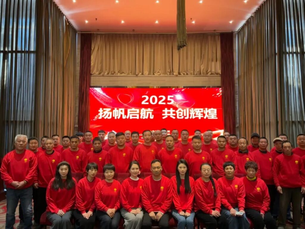 山东鑫军牧业有限公司优秀团队全家福