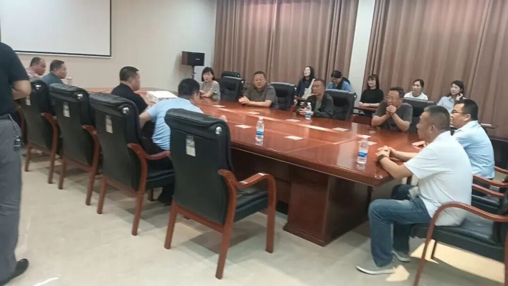 热烈欢迎曲阜市职工学校校长及教师代表来鑫军牧业交流学习! 配图4