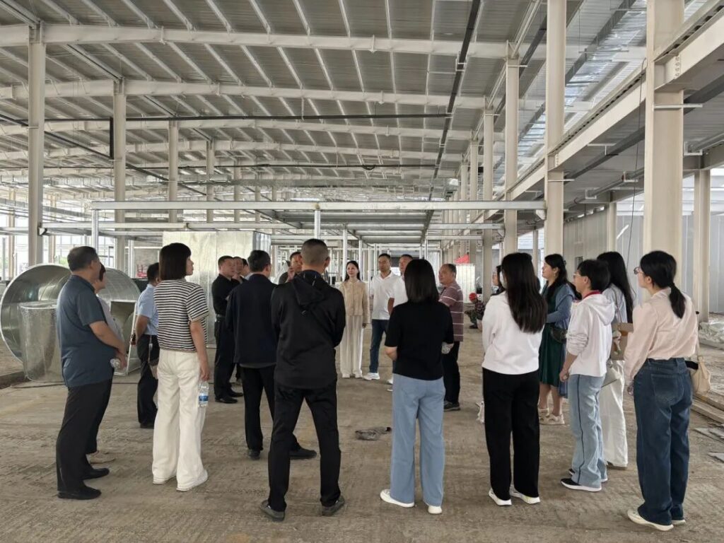 热烈欢迎曲阜市职工学校校长及教师代表来鑫军牧业交流学习! 配图5