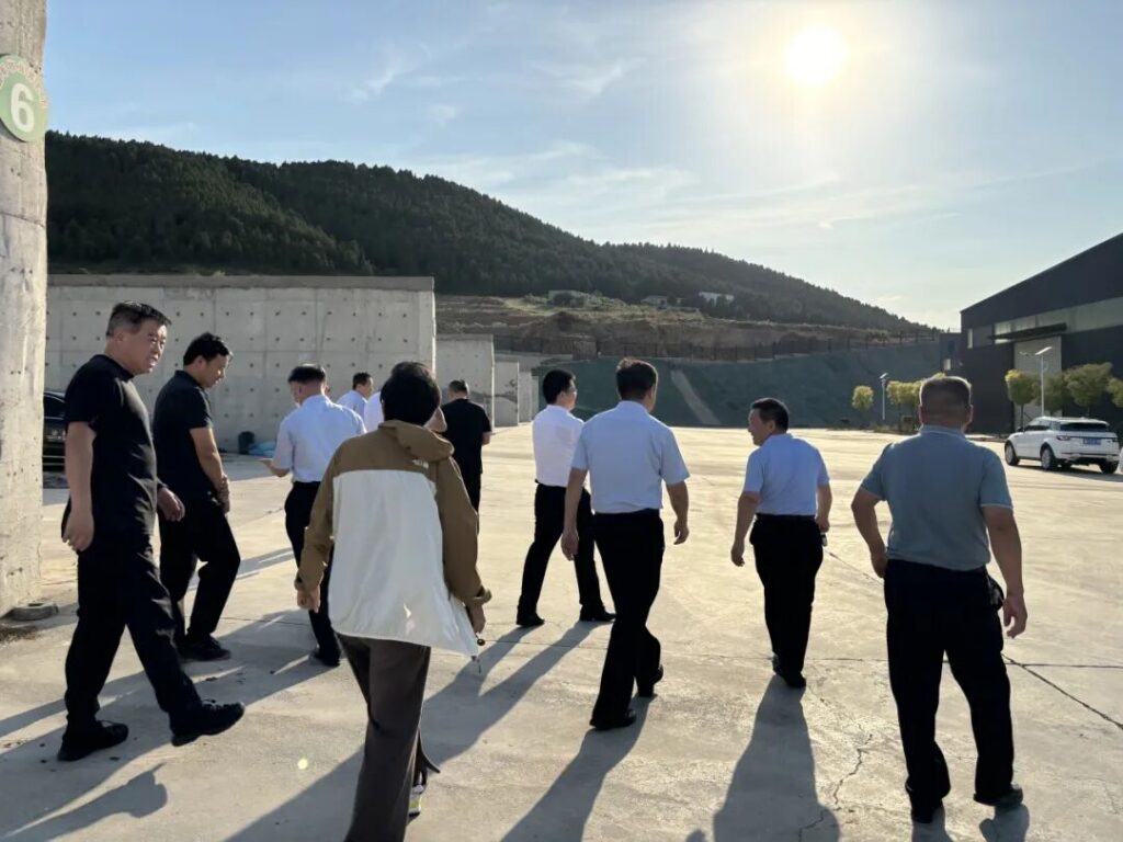 热烈欢迎省乡村振兴专班调研组来鑫军牧业调研指导! 配图7
